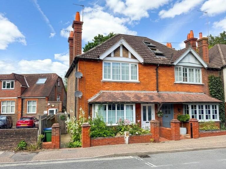 Stylish Victorian Maisonette next to Horsham Park - B&B Horsham