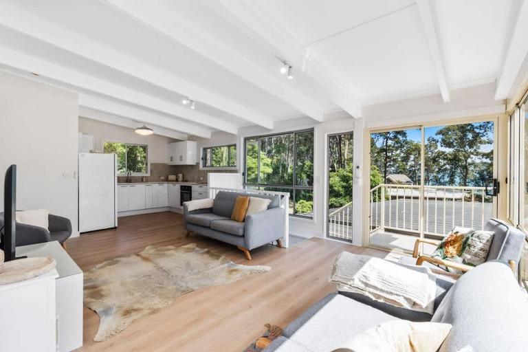 The Loft at Long Beach managed by Batemans Bay Accom - B&B Long Beach