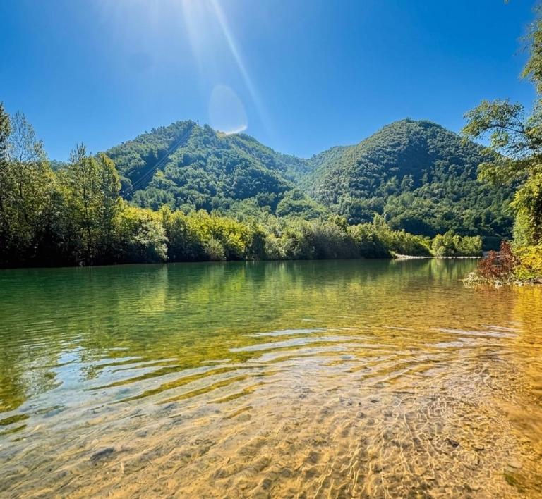 Casa Toscana with Private River 15 min from Lucca - Chambres d'hôtes Borgo a Mozzano