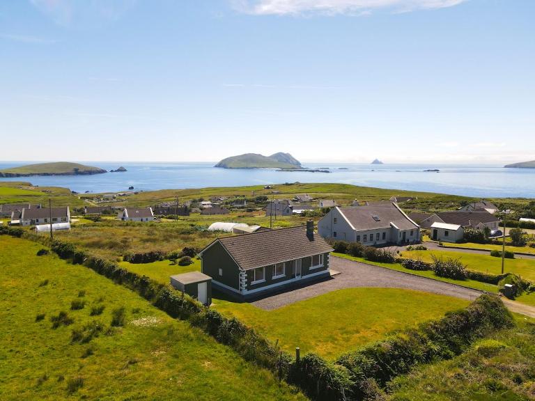 The Blasket Islands Overlook - B&B Dunquin