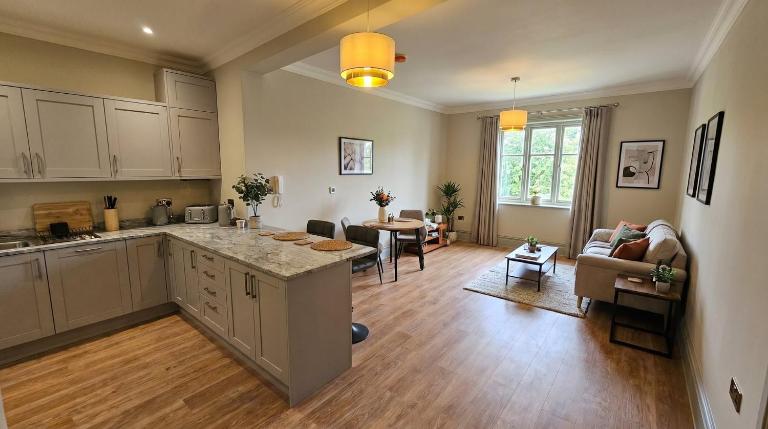 1 Bed Apartment Close to Lincoln CIty Cente with Parking and Balcony - Bed and Breakfast Lincoln