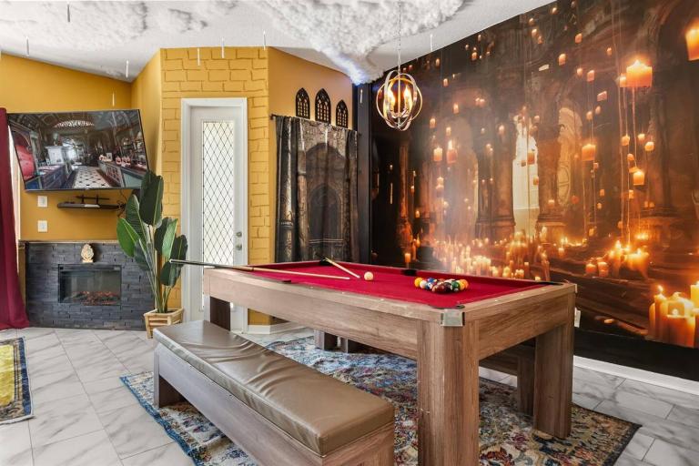 Themed Heated Saltwater Pool with Arcade & Movie Room - B&B Davenport