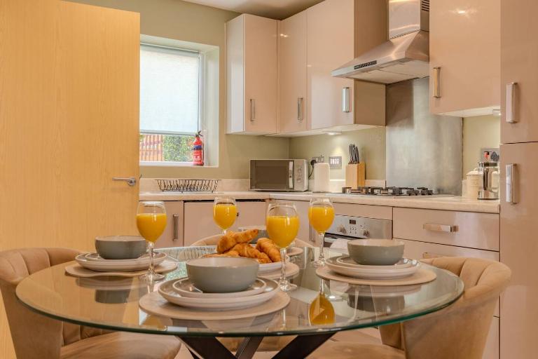 Gemstone Emerald - CoopLIVE - Etihad - Free Parking - Bed and Breakfast Manchester
