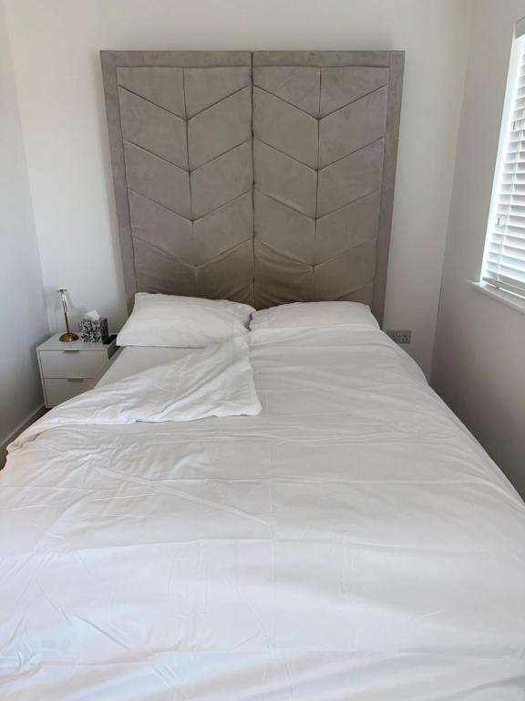Double En-suite Room near Cribbs Causeway - B&B Brístol