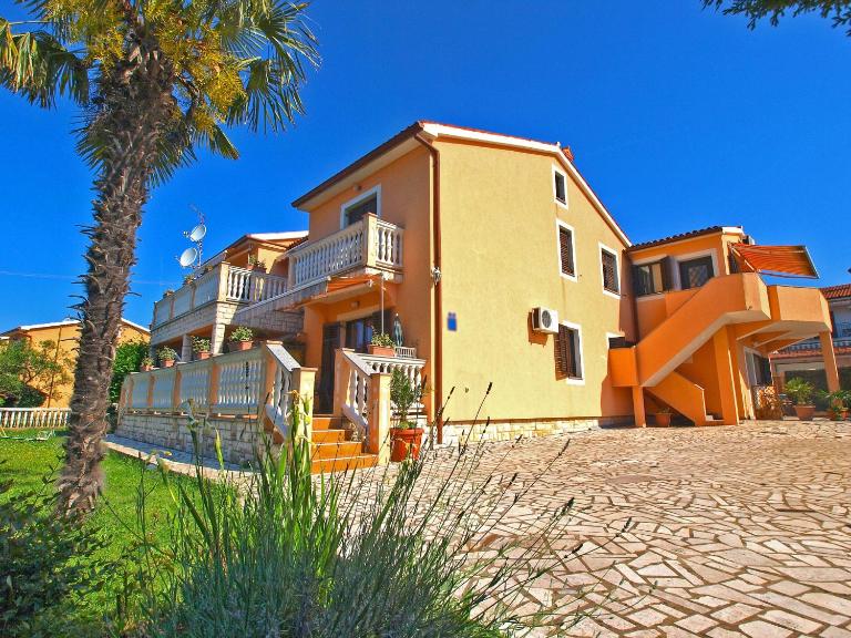 Apartments Orange 768 - Ferienwohnung Fazana