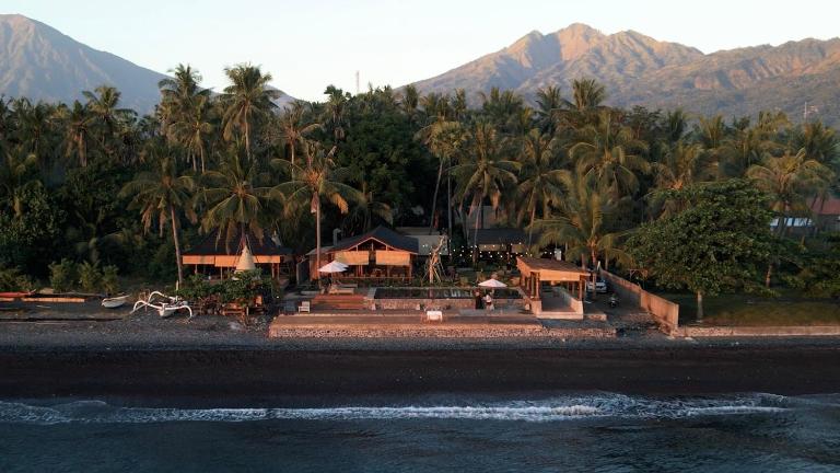 Vela Tianyar Boutique Resort - Oceanfront - B&B Tianyar