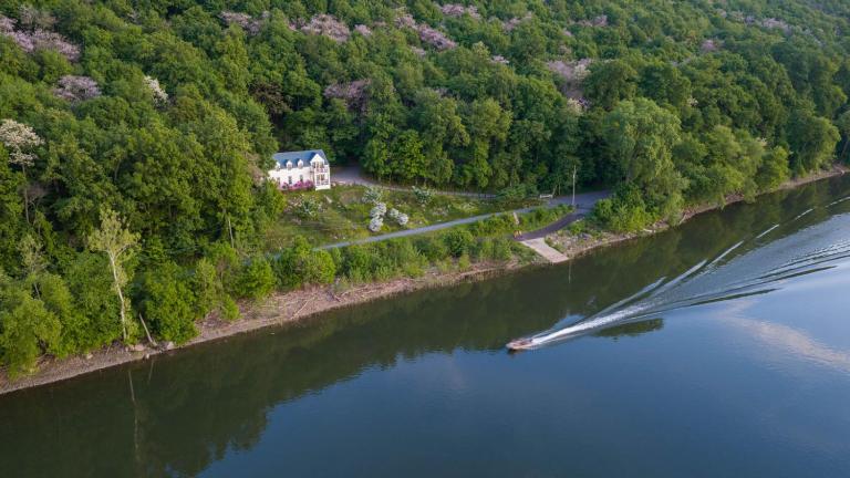 The Boat House- Water Views, Sunsets, soaker jacuzzi - Bed and Breakfast York