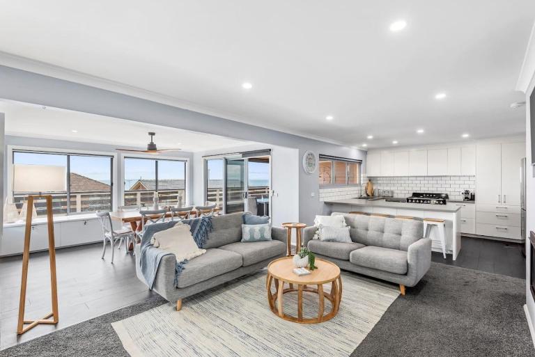 Hood Road Beach House- Hamptons inspired sleeps 9 - B&B Indented Head