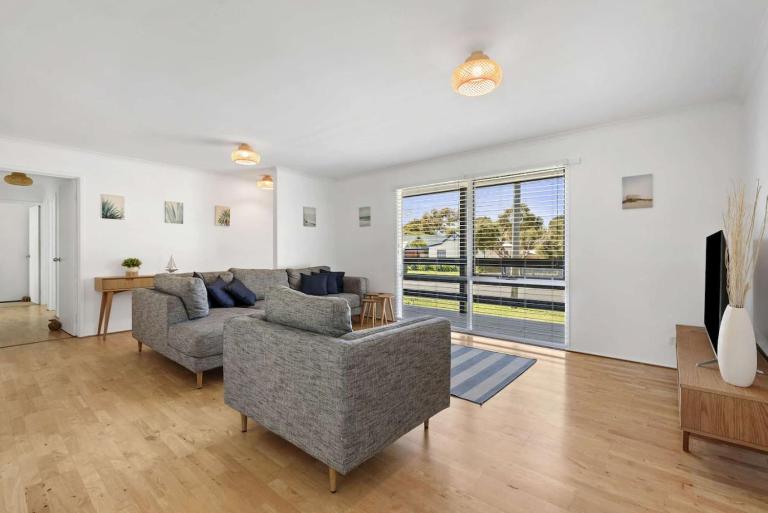 Bonnyvale Beach Shack- Pet friendly, walk to the beach! - B&B Ocean Grove