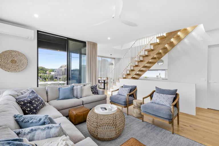 Colite Luxury Barwon Heads Sleeps 8 Rooftop deck 2 minute walk to the main shops river and parks - Ferienwohnung Barwon Heads