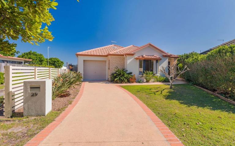 Oceania Cottage- Pet Friendly -Stone Real Estate Yamba - B&B Yamba