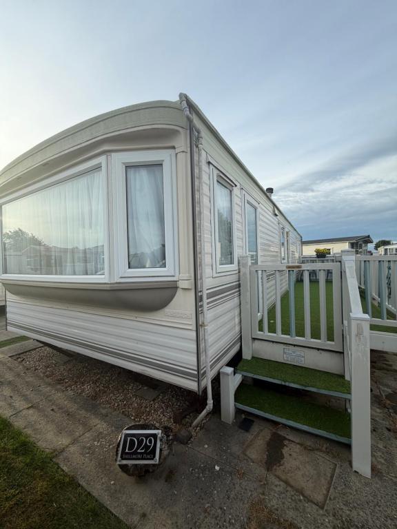 Yellow Rose Caravan Retreat - B&B Skegness