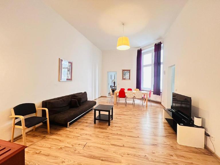 BerlinLux Apartment Alexandeplatz - Geräumige 3-SZ-Apartment mit 2 vollen Badezimmern in Berlin-Mitte nahe Alexander Platz - Ferienwohnung Berlin