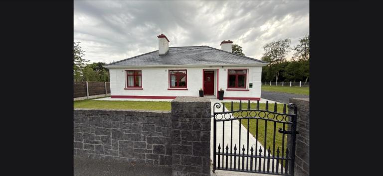 The Old Post Office Cottage - B&B Castlebar