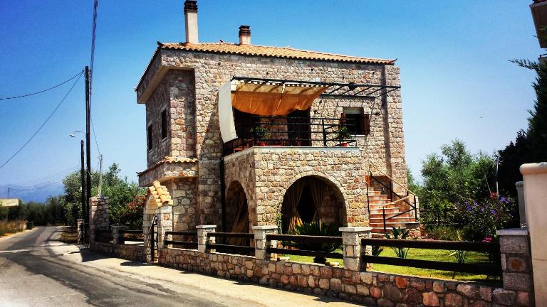 Niko's Stone Guest House - B&B Plítra
