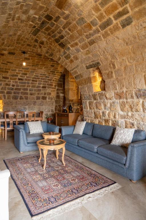 Authentic 2 bedrooms house in the heart of Ehden - B&B Ehden