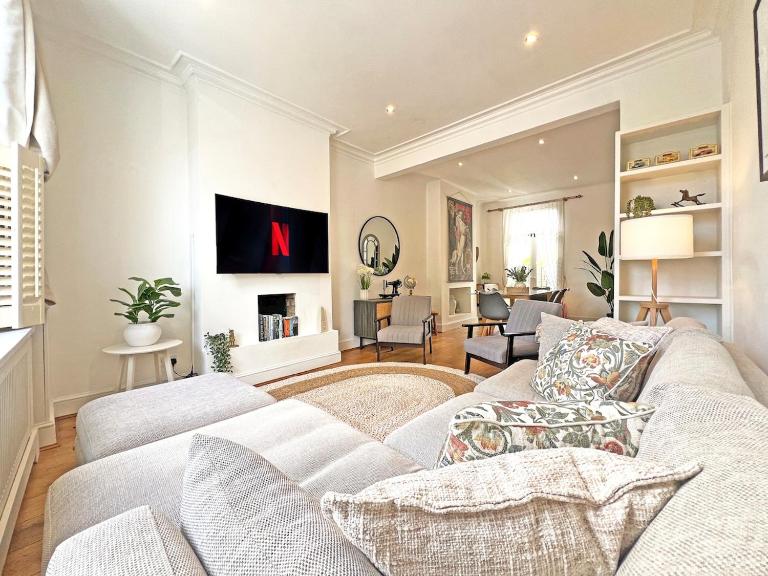 Elegant Windsorian Townhouse in Central Windsor with Garden close to Ascot and Legoland - B&B Windsor