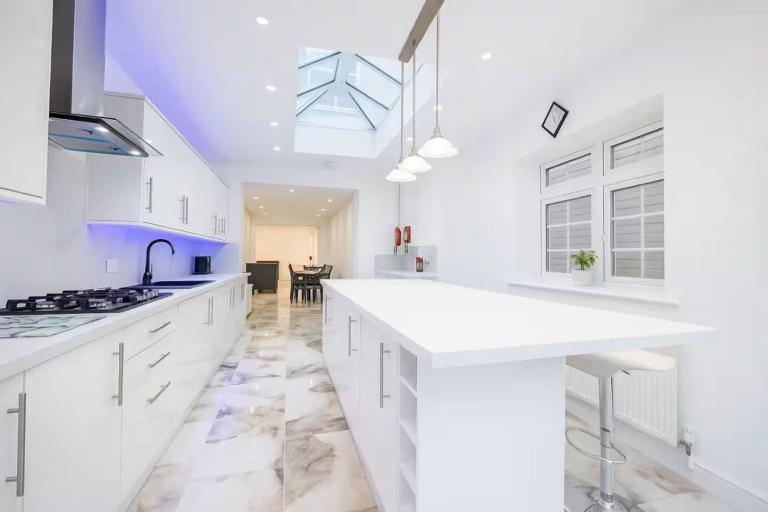 Broadlands House 3 Bed home - B&B Southampton