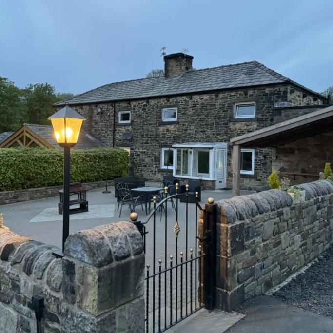 Smithills Farm Holiday Cottage - B&B Egerton