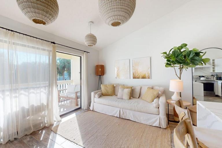 Second Floor Condo with High-Speed WiFi Washer&Dryer Central AC & Full Kitchen - B&B Santa Rosa Beach