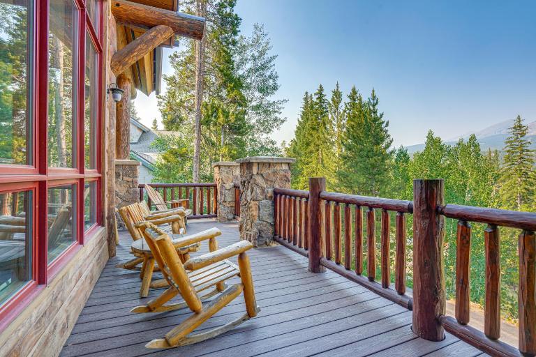 Hilltop Breck Home: Hot Tub, Views & Walk to Town - Chambres d'hôtes Breckenridge