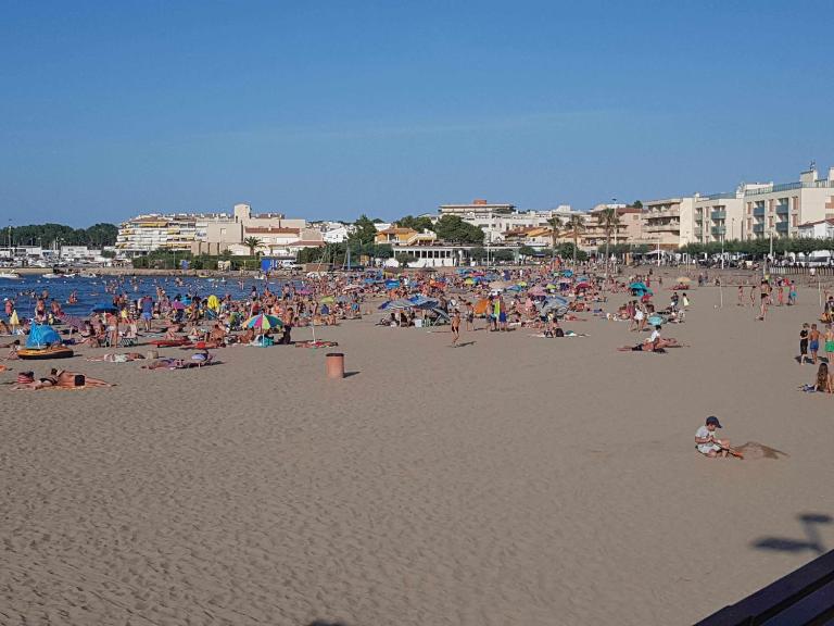 Casa Alarcón A 50 Metros De La Playa - B&B l'Escala