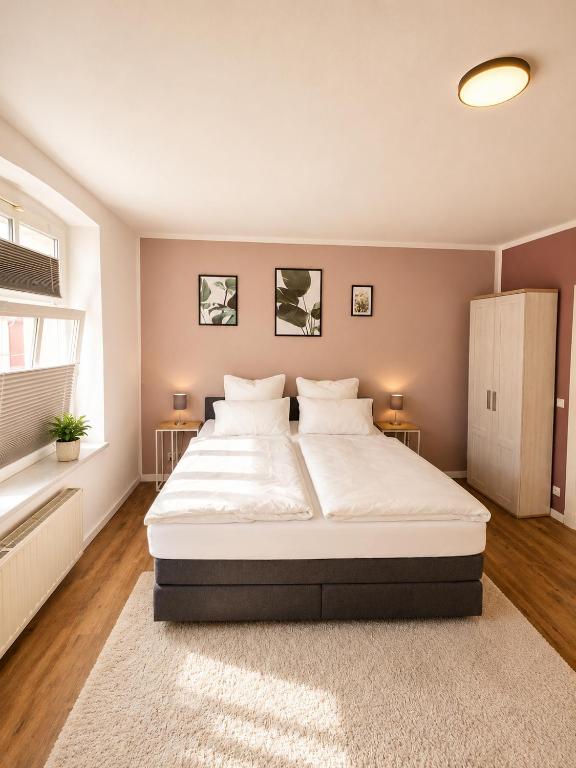Stilvolles Altbau-Apartment in zentraler Lage mit Workspace - B&B Schwerin