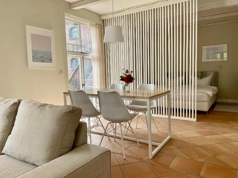 Ferienwohnung EINS Hof Himmelgrün - Ferienwohnung Saal