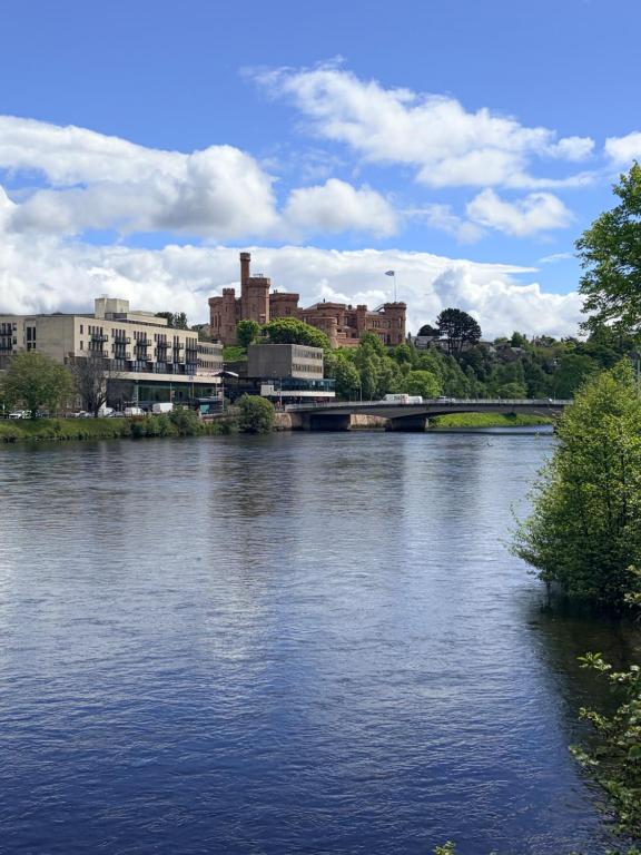 Castle View Apartment - Ferienwohnung Inverness