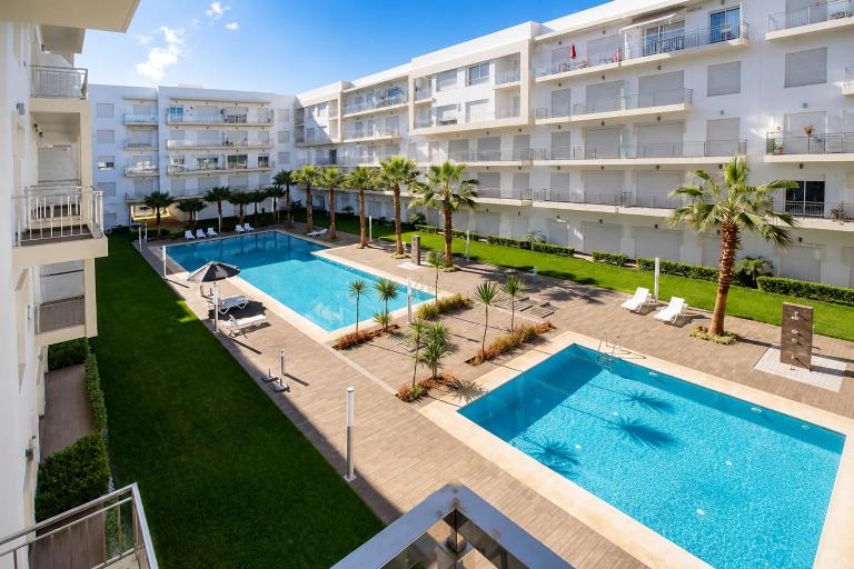 Modern 2BR Apartment with Pool View Shems kettani 10 Min Drive to the Beach - B&B Bouznika