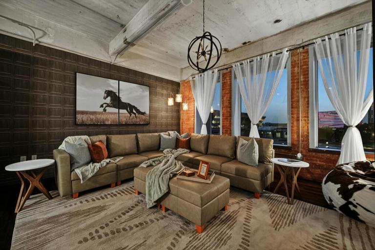 Modern Downtown Dallas Retreat with Parking, Pool, Gym - Chambres d'hôtes Dallas
