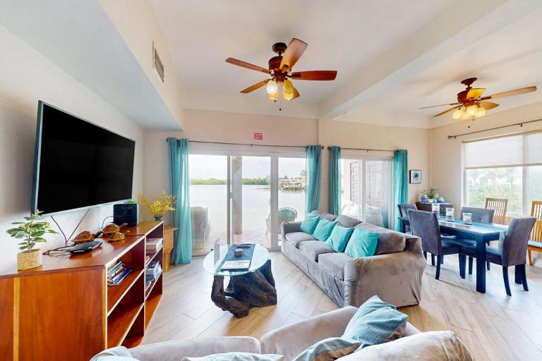 Suite H103 @ Mara Laguna - B&B San Pedro Town