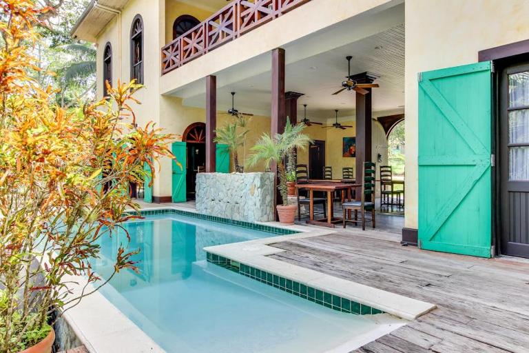 Monkey Room at Mahogany Hall -Gold Standard Certified - B&B San Ignacio