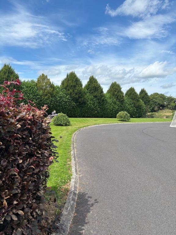 Modern 2 Bed Luxury Cabin Private Gated Estate - Chambres d'hôtes Ashbourne
