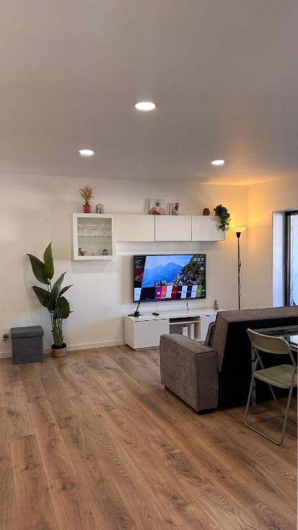 Sunny & Spacious Apartment in Costa da Caparica - B&B Costa de Caparica