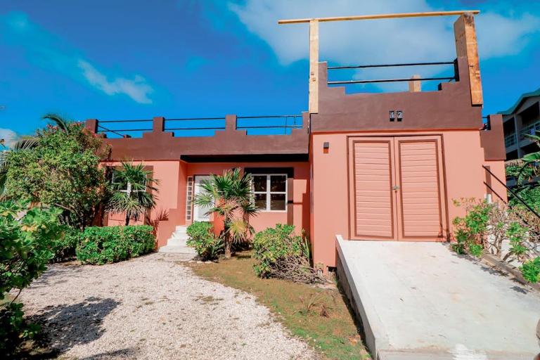Villa 12 at Mara Laguna - Gold Standard Certified - B&B San Pedro Town