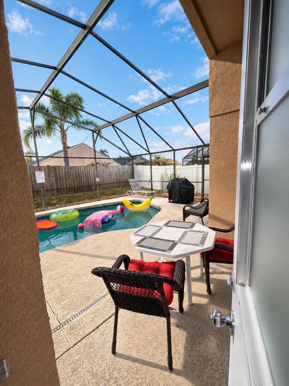 Home from Home Family Retreat Private Pool Minutes from Disney - B&B Davenport