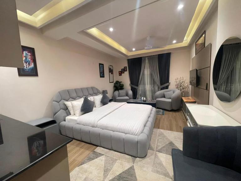 Aurum Hotel Serviced Apartments Gulberg Lahore Pool, Gym & Cinema - Ferienwohnung Lahore
