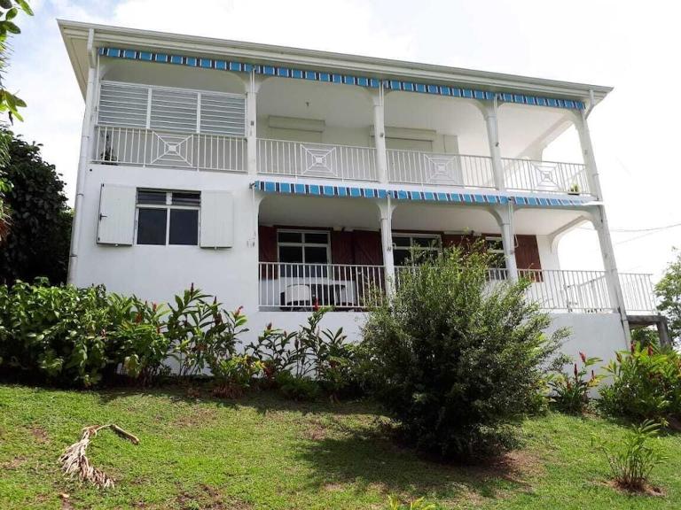 Maison accueillante avec vue sur la mer à Deshaies + Terrasse - B&B Deshaies