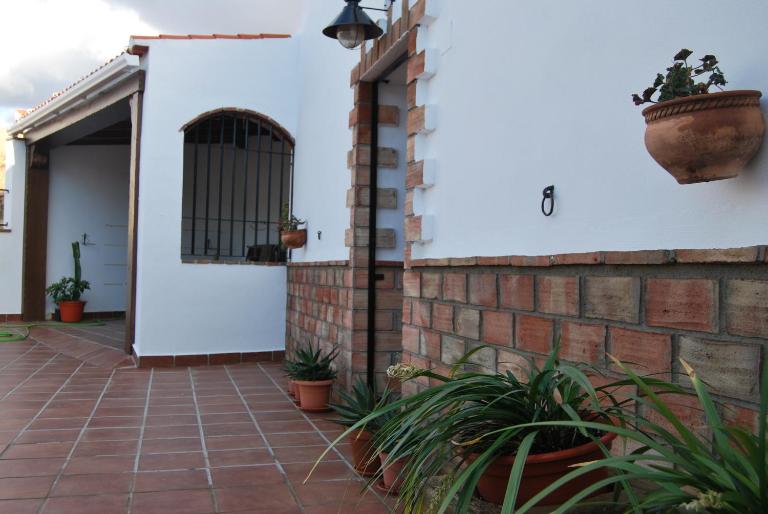 Comfortable house in Guadix with barbecue and parking - B&B Guadix
