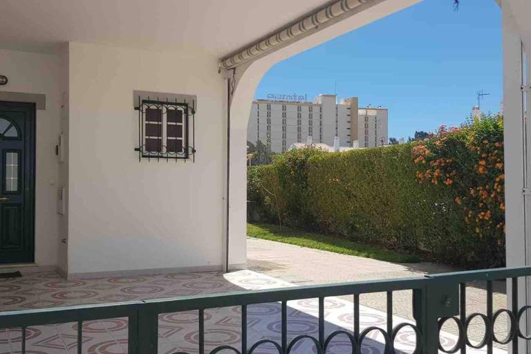 Modern house in Altura with terrace and city view - B&B Altura
