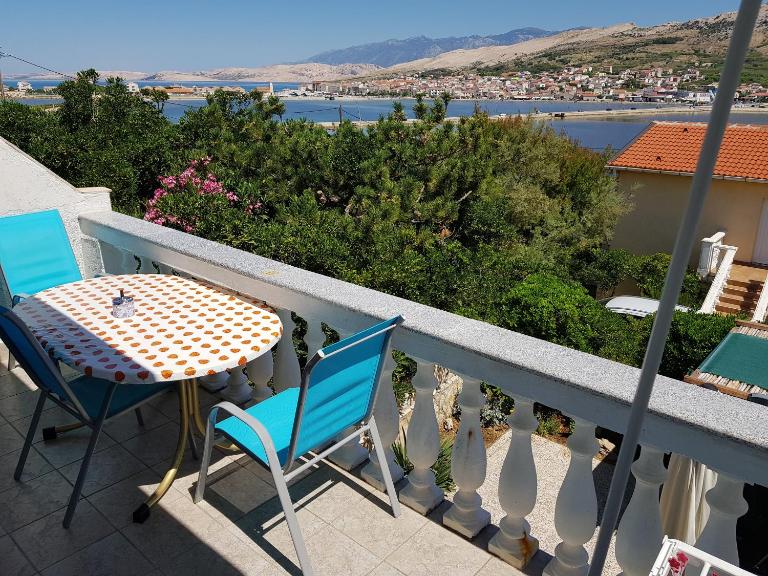 Charming Apartment in Pag with Sea View, 40 sqm - B&B Pag