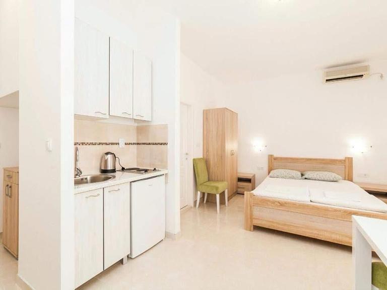 Studio Apartment - B&B Kaluđerac