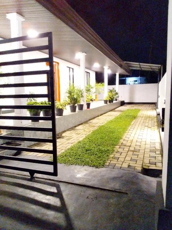 Skyline Transit - B&B Kadirana North
