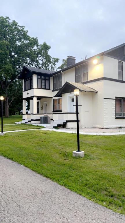A J House - Bed and Breakfast Plano