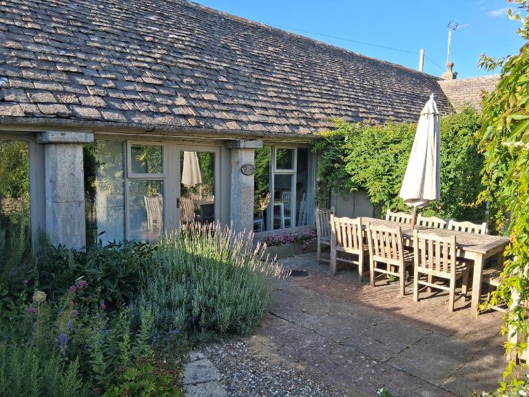 The Old Workshop - B&B Bisley