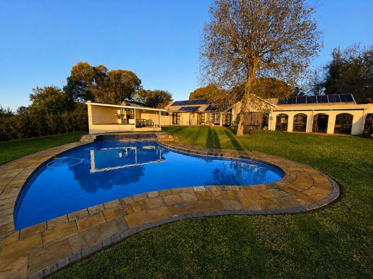 Solar pwrd house with pool and entertainment area - Bed and Breakfast Johannesburg