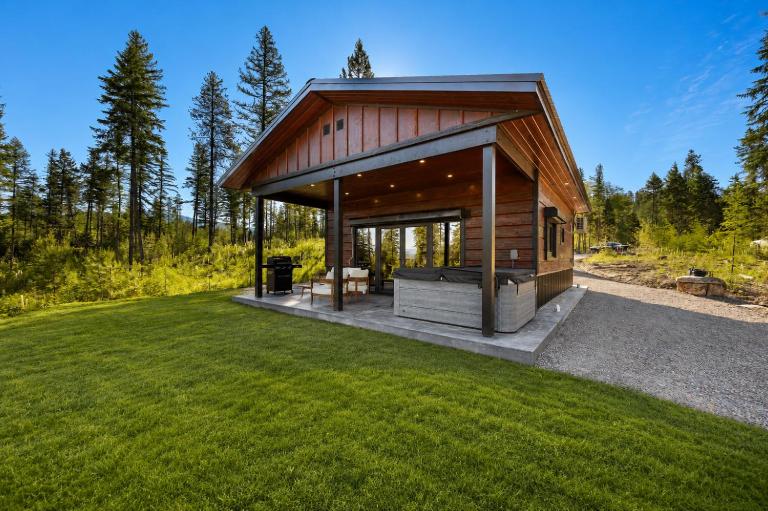 Glacier Luxury Retreat Deer View Cabin 3 - B&B Hungry Horse