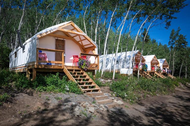 Cabins Over Crag Lake Glamping Lynx - Bed and Breakfast Carcross