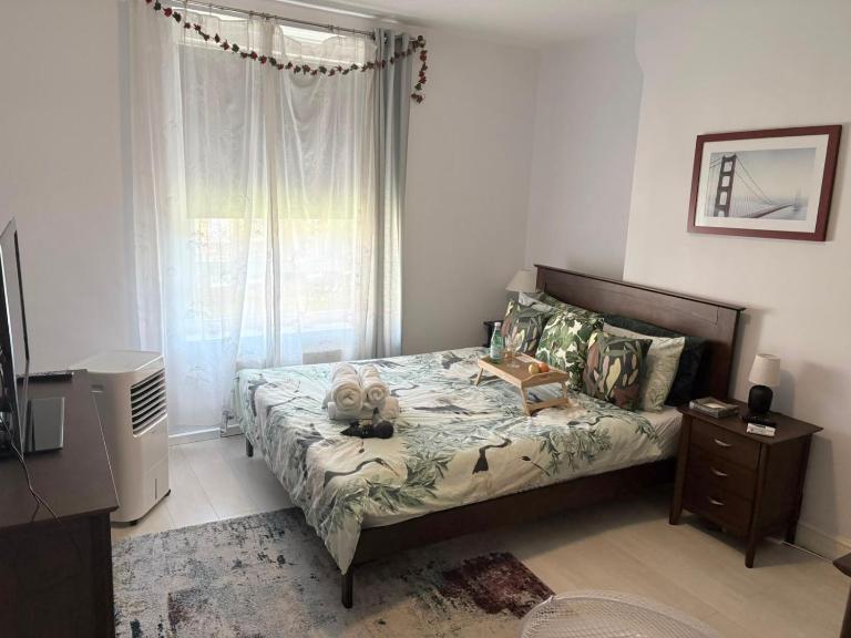 The Canal Side Bright Executive Residence - B&B London